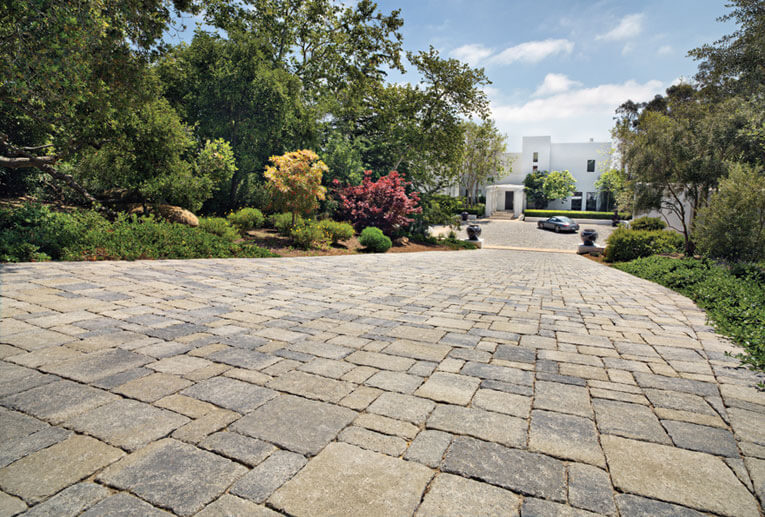 Angelus Estate Cobble I and II paver driveway