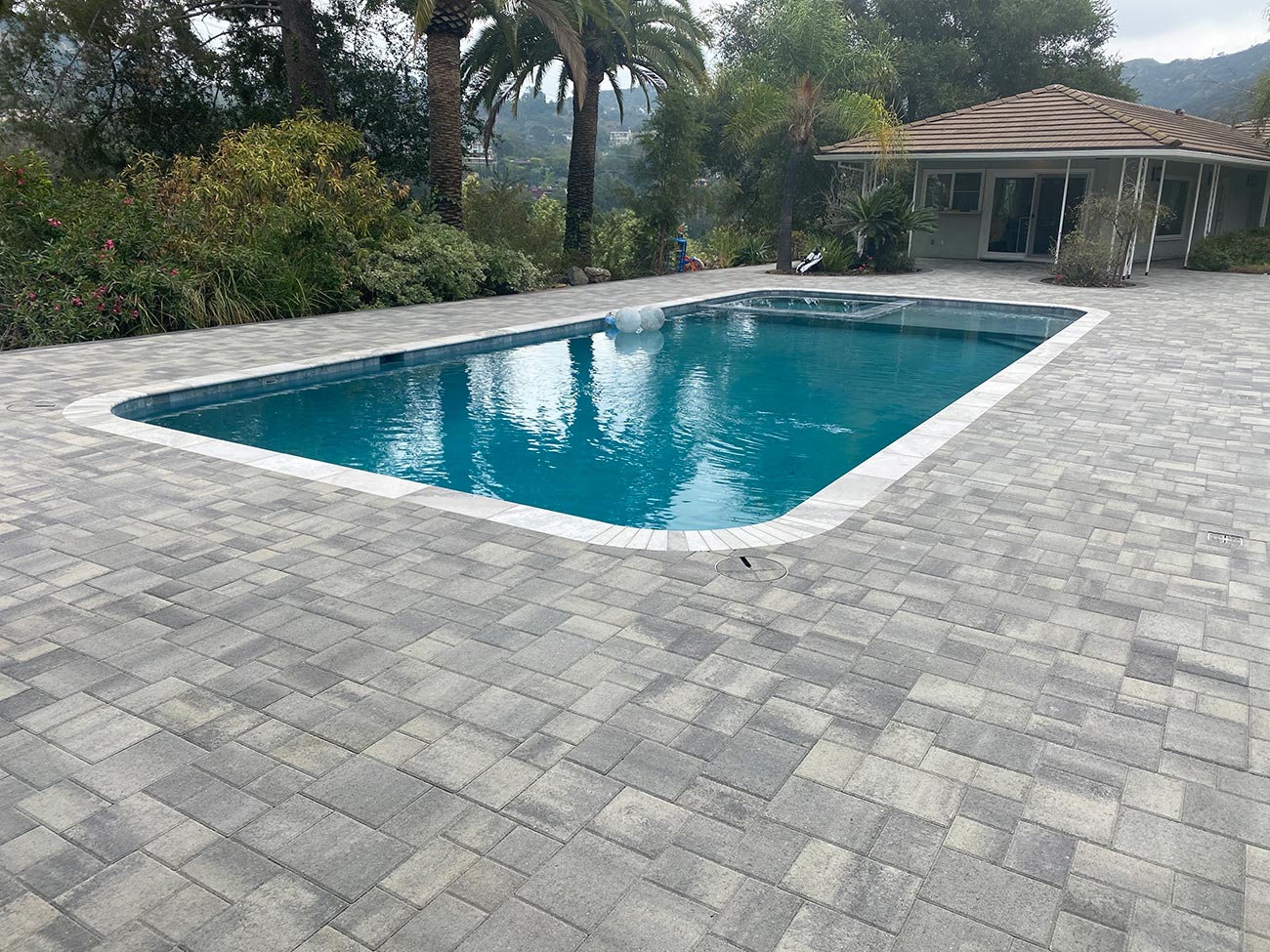 Angelus Courtyard paver pool deck in Gray Charocal color