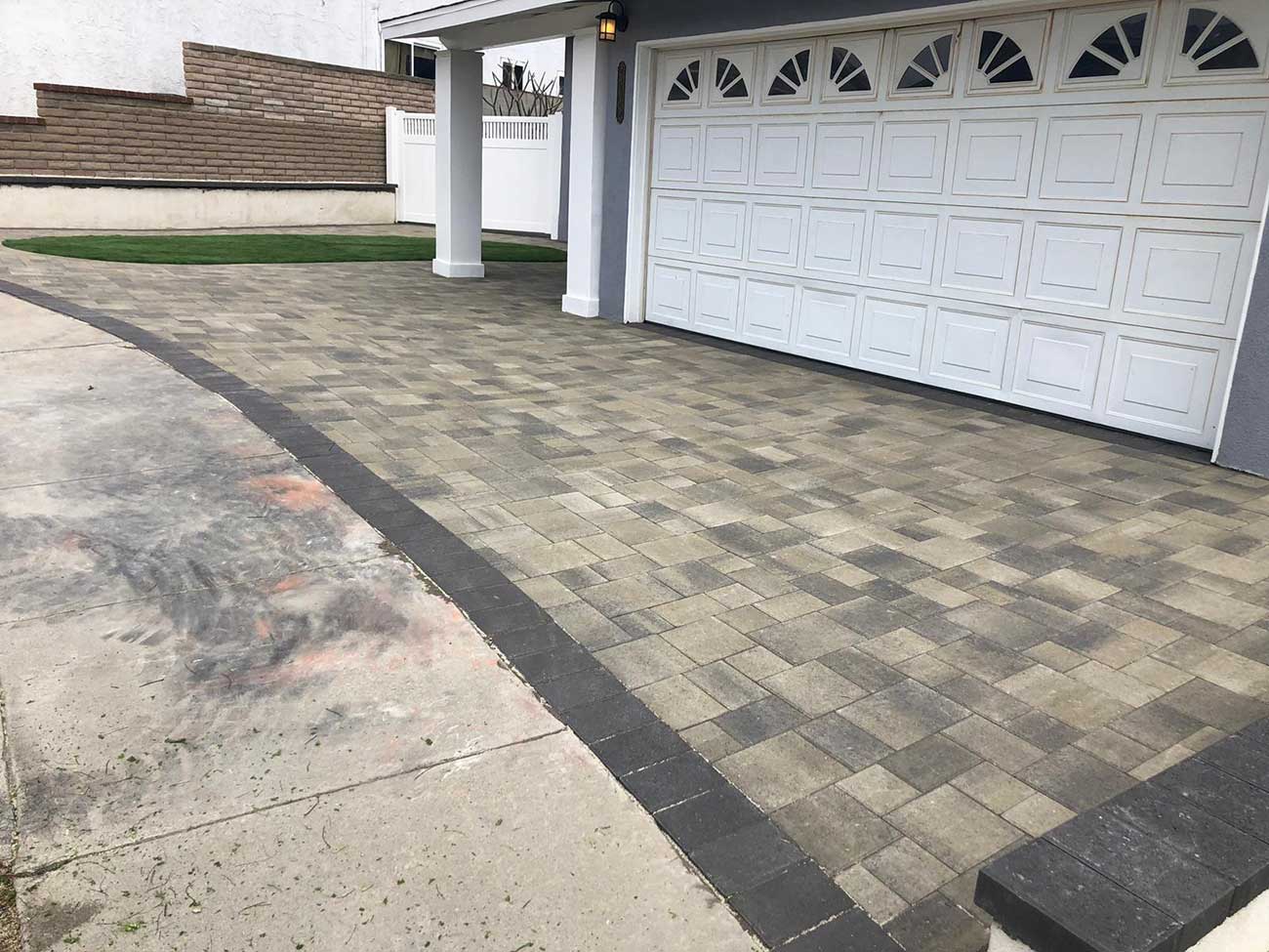 Angelus Courtyard paver driveway in Gray Moss Charcoal color