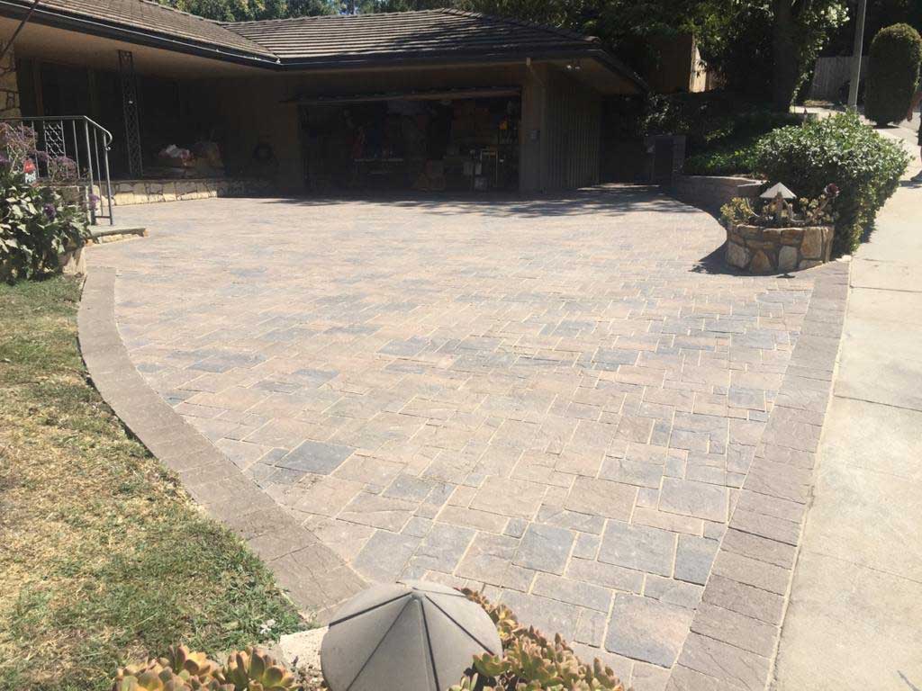 Angelus Heartland paver driveway in Cream Brown Charcoal color