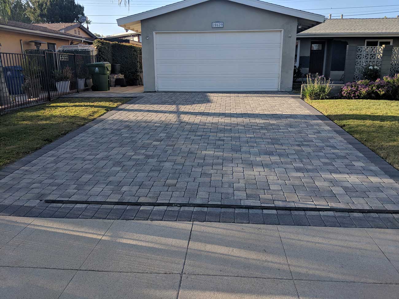 Angleus Antique Cobble paver driveway I and II in Gray Charcoal color